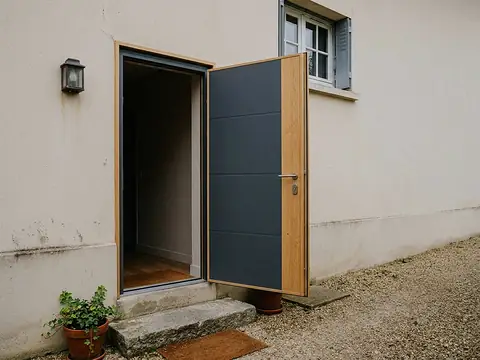Gamme Porte mixte bois / alu : portes d’entrée (illustration)